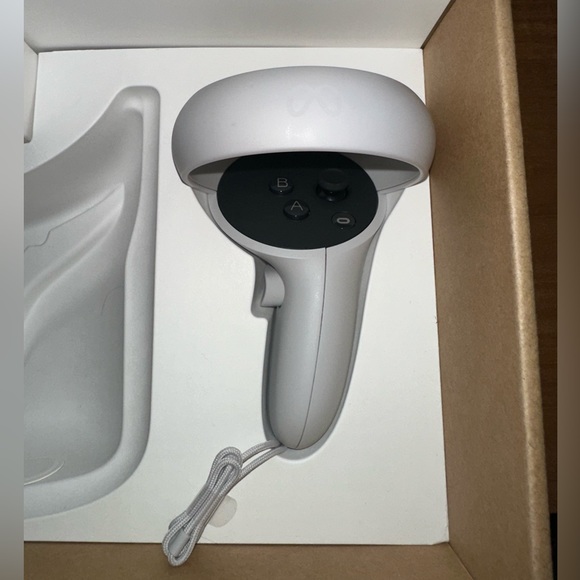 Oculus Meta Quest 2 Advanced All-In-One Virtual Reality Headset- 256GB - Picture 3 of 6